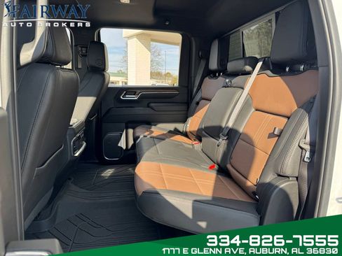 Used 2024 Chevrolet Silverado 2500 High Country image 11