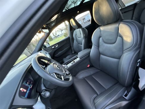 New 2026 Volvo XC60 B5 Ultra w/ Climate Package image 15