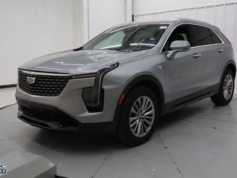 Used 2025 Cadillac XT4 Premium Luxury image 10