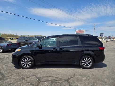 Used 2019 Toyota Sienna XLE AWD/4WD image 21