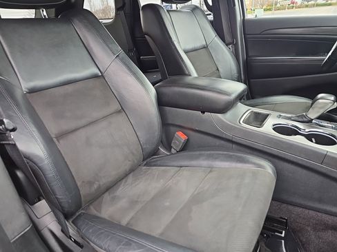 Used 2019 Jeep Grand Cherokee Altitude image 19