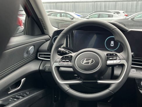 Used 2025 Hyundai Elantra Limited image 29