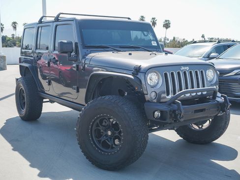 Used 2017 Jeep Wrangler Unlimited Sahara w/ Connectivity Group AWD/4WD image 1