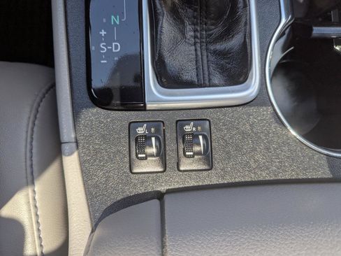 Used 2018 Toyota Highlander XLE AWD/4WD image 28