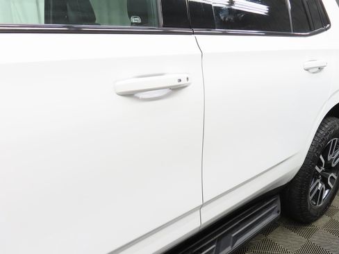 Used 2024 GMC Yukon AT4 image 43