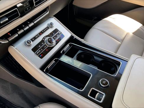 Used 2023 Lincoln Aviator 2WD image 16