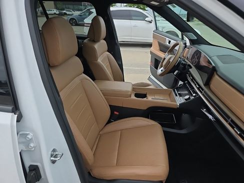 Used 2025 Hyundai Santa Fe Limited FWD image 23