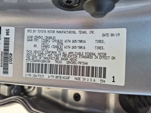 Used 2019 Toyota Tacoma TRD Off-Road w/ Technology Package AWD/4WD image 16