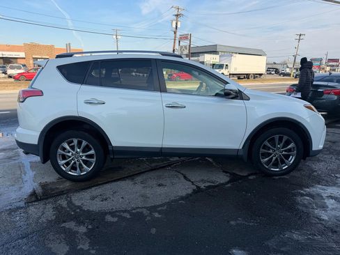 Used 2018 Toyota RAV4 Limited AWD/4WD image 4