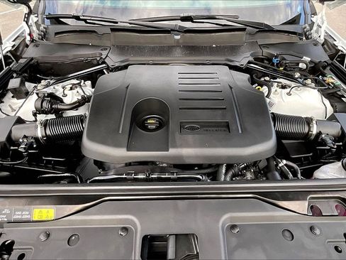 Used 2024 Land Rover Discovery Metropolitan Edition image 30