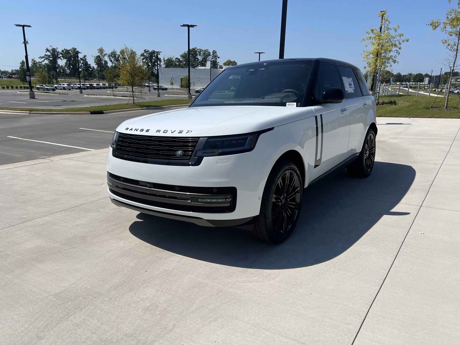 New 2026 Land Rover Range Rover SE AWD/4WD image 1