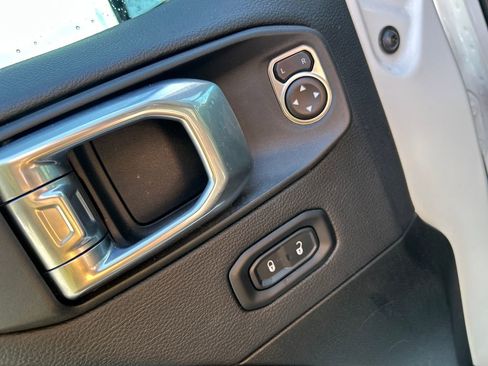 Used 2022 Jeep Wrangler Unlimited Sahara AWD/4WD image 18