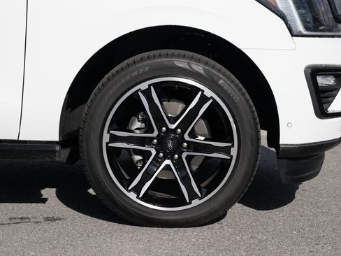 Used 2021 Ford Expedition Max Limited image 11