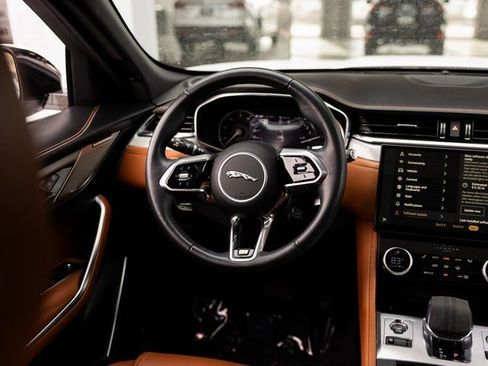 Used 2023 Jaguar F-PACE R-Dynamic S image 16