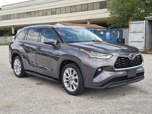 Used 2021 Toyota Highlander Limited AWD/4WD image 3