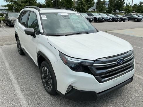 Certified 2025 Subaru Forester Premium AWD/4WD image 3