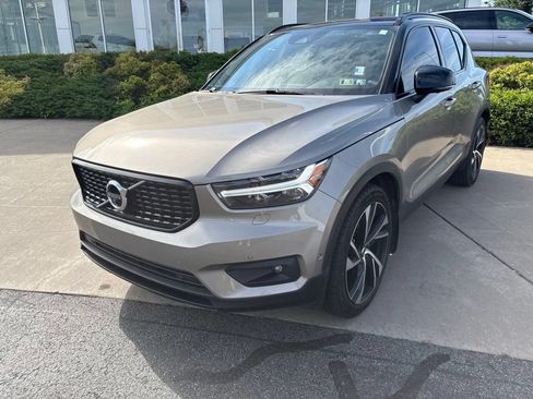 Used 2022 Volvo XC40 T5 R-Design w/ Advanced Package AWD/4WD image 2
