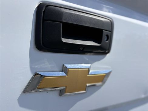 Used 2018 Chevrolet Silverado 1500 Custom w/ Custom Value Package AWD/4WD image 14