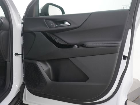 Used 2025 Chevrolet Equinox LT w/ Convenience Package II image 9