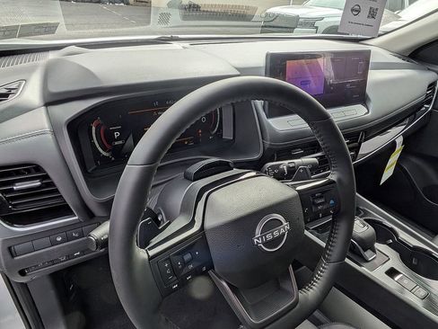 New 2025 Nissan Rogue SL w/ Tech Package AWD/4WD image 9