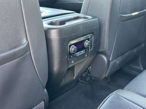 Used 2022 Chevrolet Tahoe Z71 w/ Luxury Package AWD/4WD image 9
