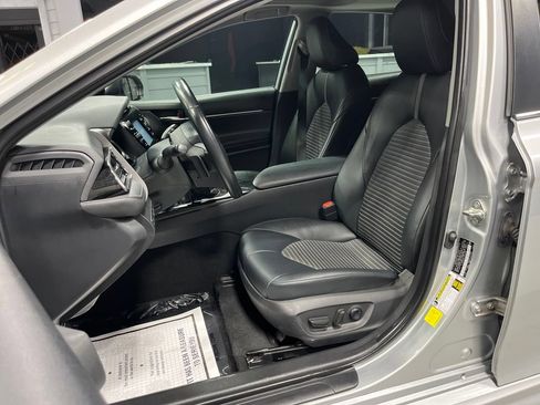 Used 2020 Toyota Camry SE FWD image 15