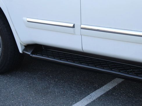 Used 2014 Nissan Armada Platinum image 40