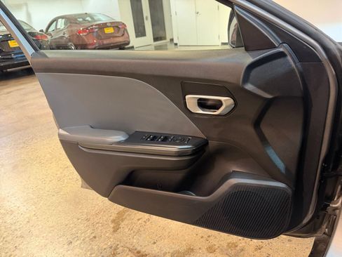 Used 2025 Kia K4 FWD image 18