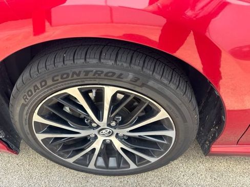 Used 2019 Toyota Camry SE FWD image 6