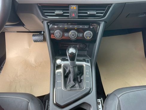 Used 2024 Volkswagen Taos SE image 17