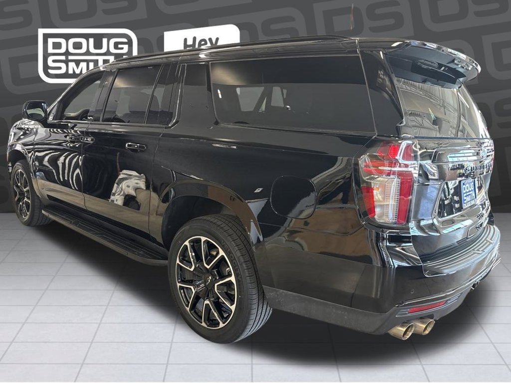 Used 2024 Chevrolet Suburban RST w/ Sport Performance Package AWD/4WD image 3