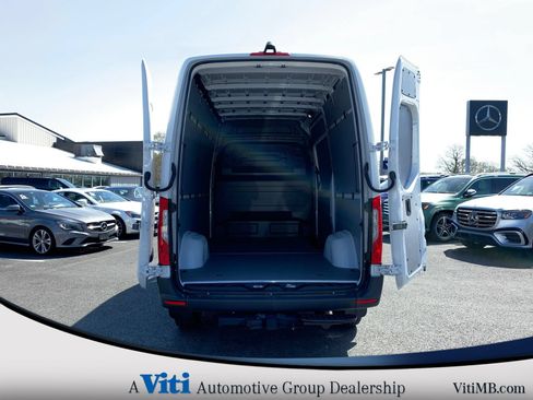Used 2025 Mercedes-Benz Sprinter 2500 image 17