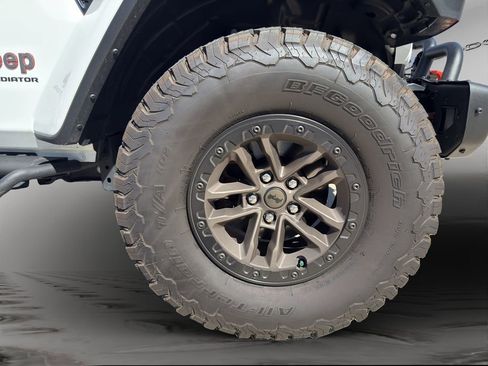 Used 2024 Jeep Gladiator Mojave image 13