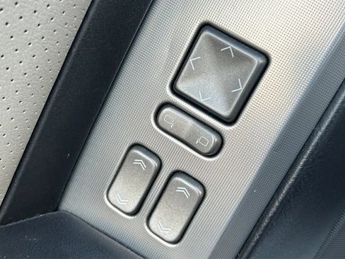 Used 2006 Cadillac XLR V RWD image 31