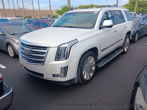 Used 2016 Cadillac Escalade Platinum RWD image 1