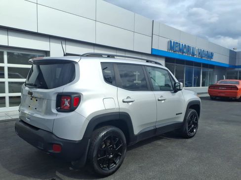 Used 2019 Jeep Renegade Altitude w/ Quick Order Package 2XM image 7