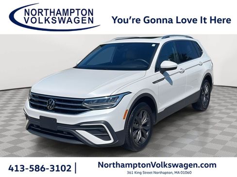 Used 2023 Volkswagen Tiguan SE w/ Panoramic Sunroof Package FWD image 1