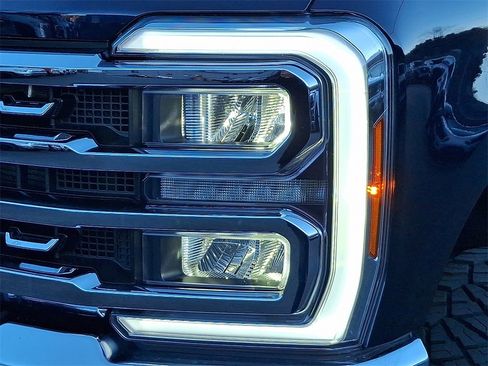 Used 2024 Ford F350 Lariat w/ Chrome Package image 9