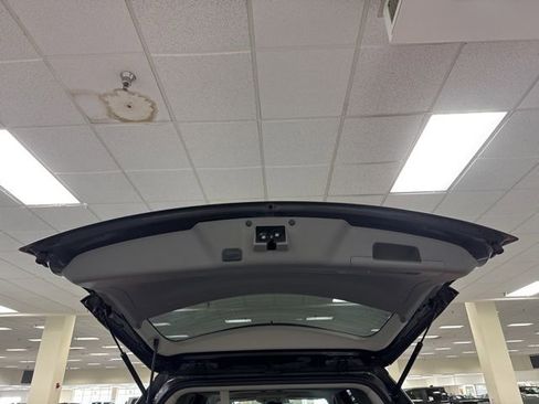 Used 2017 GMC Acadia Limited SLT image 16