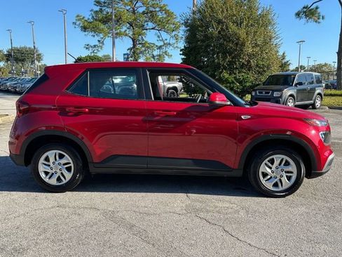 Used 2023 Hyundai Venue SE image 7