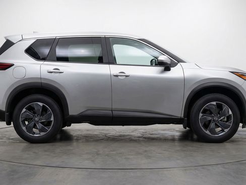 Used 2025 Nissan Rogue SV AWD/4WD image 11