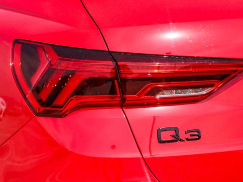 Used 2025 Audi Q3 2.0T Premium w/ Convenience Package image 9