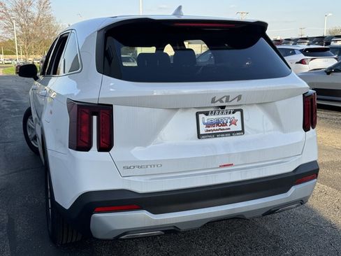 New 2026 Kia Sorento LX FWD image 15