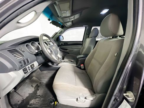 Used 2015 Toyota Tacoma PreRunner w/ SR5 Package image 14