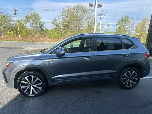 Used 2022 Volkswagen Taos SE AWD/4WD image 8