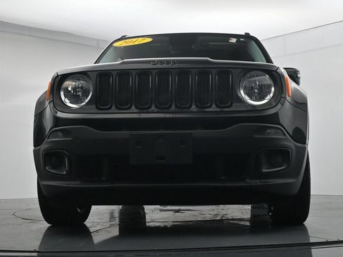 Used 2017 Jeep Renegade Altitude FWD image 33