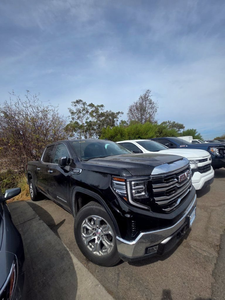 Used 2025 GMC Sierra 1500 SLT RWD image 2