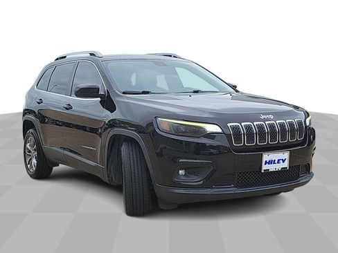 Used 2019 Jeep Cherokee Latitude Plus w/ Comfort/Convenience Group FWD image 2