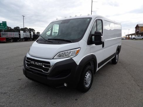 Used 2025 RAM ProMaster 2500 w/ U-Haul Equipment Group FWD image 55