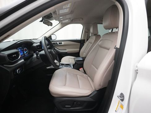 Used 2023 Ford Explorer XLT w/ Equipment Group 202A AWD/4WD image 7